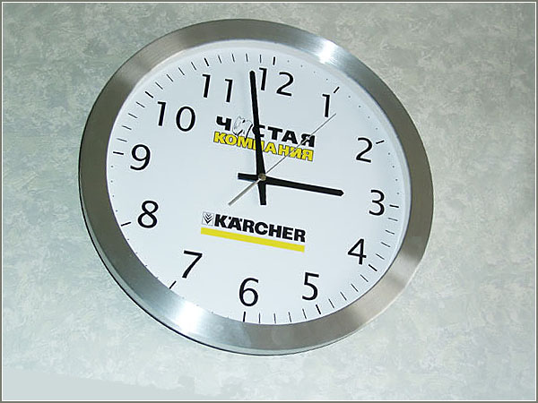 Нанесение логотипа компании на часы настенные