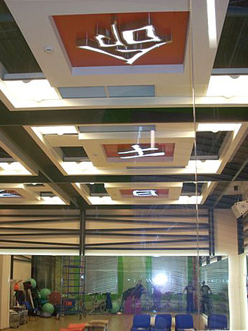Бренд - зона в спортивном зале Брендированный потолок