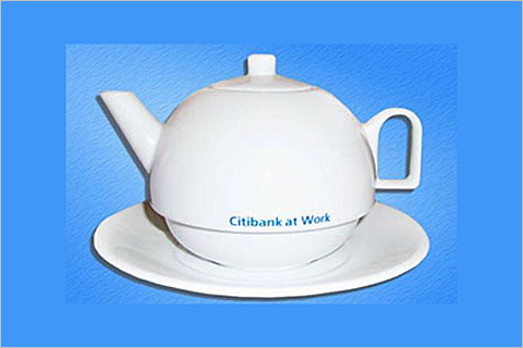 Сувенирная продукция с символикой Чайник как сувенир банка